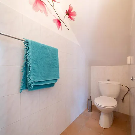 Hubstay - Hillside In Holiday home