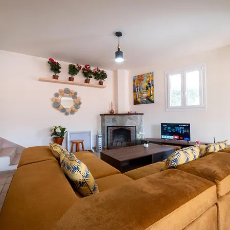 Hubstay - Hillside In Holiday home