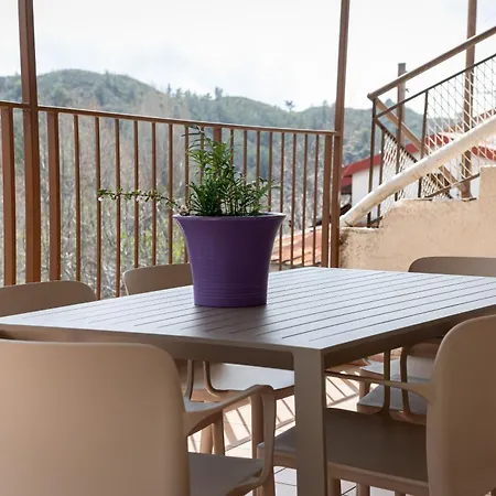 Hubstay - Hillside In *