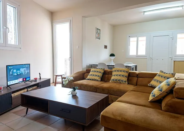 Hubstay Hillside With Private Jacuzzi *