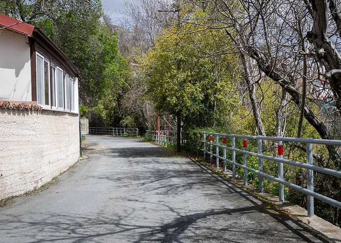 Hubstay Hillside With Private Jacuzzi *