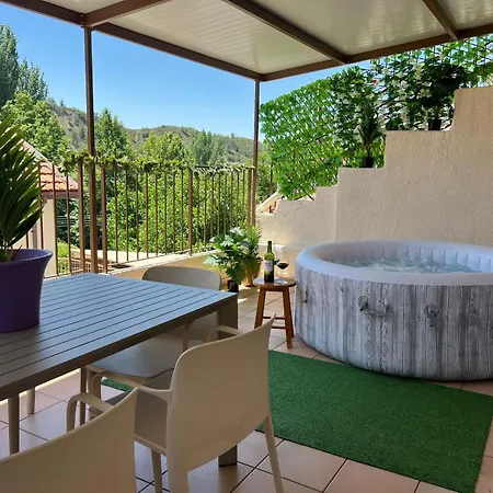 Σπίτι διακοπών Hubstay Hillside With Private Jacuzzi Πλάτρες