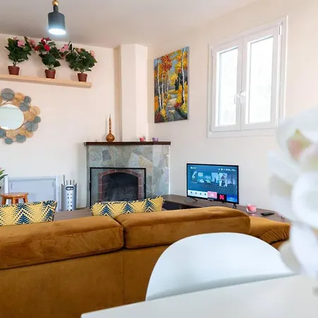 Holiday home Hubstay Hillside With Private Jacuzzi
